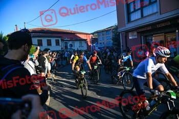 Dama Roja 2022 00124